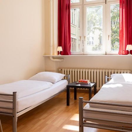 All In Hostel Берлин Екстериор снимка
