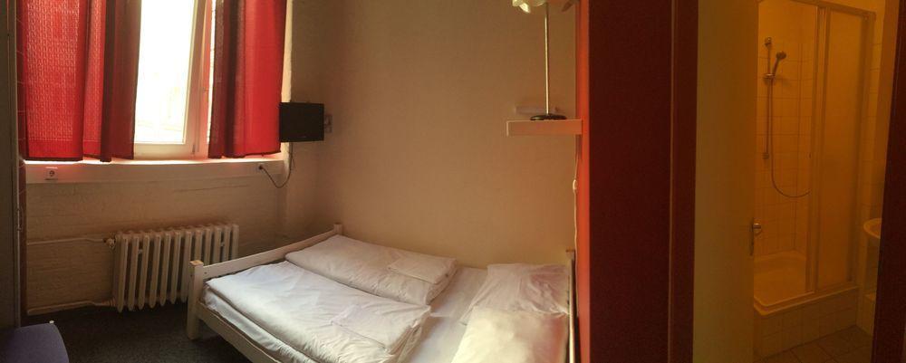All In Hostel Берлин Екстериор снимка