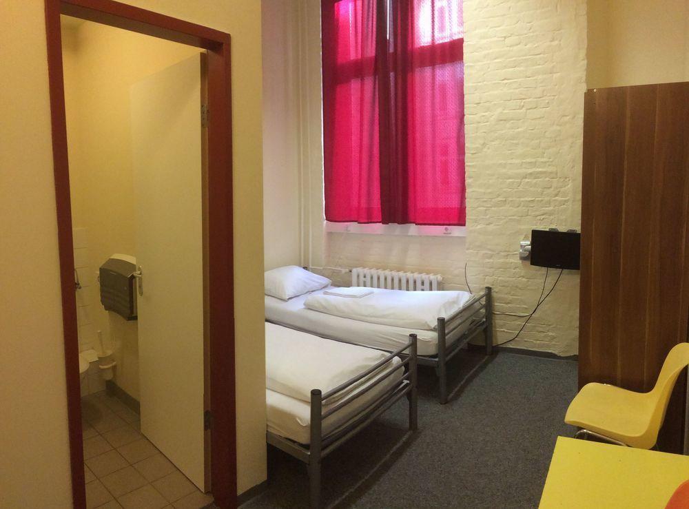 All In Hostel Берлин Екстериор снимка