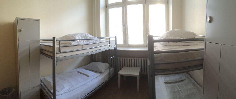 All In Hostel Берлин Екстериор снимка